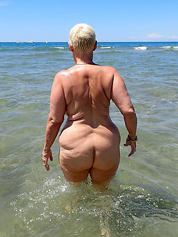 beach grannies free nude pics